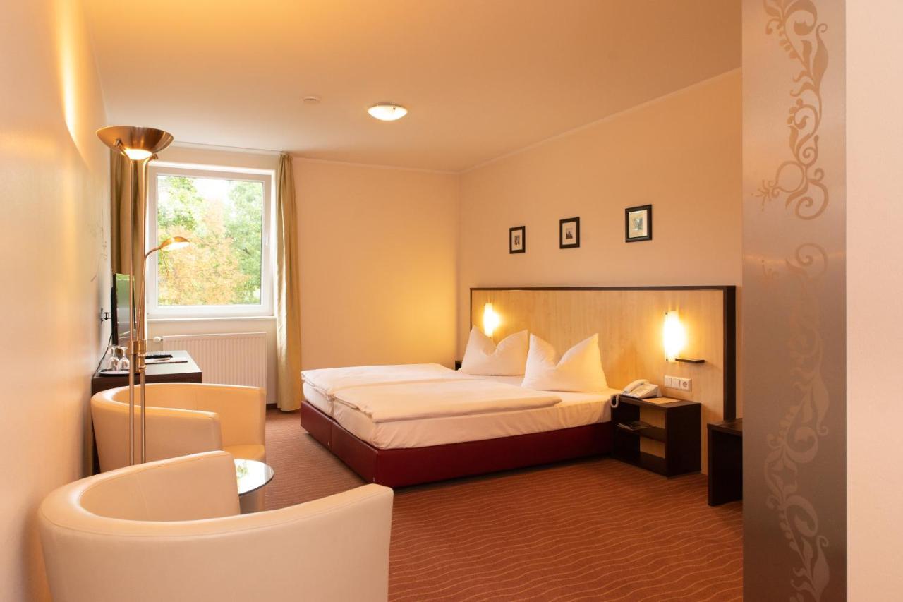 Bergwirtschaft Wilder Mann Hotel Und Restaurant Дрезден Экстерьер фото
